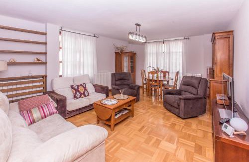 Ezcaray Apartment | Nahia Ezcaray - Apartamento Familiar para 6 personas con piscina y parking en Ezcaray