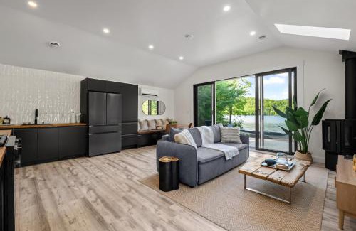 Porters Lake Villa | Nalu Retreat Lakeside Villa