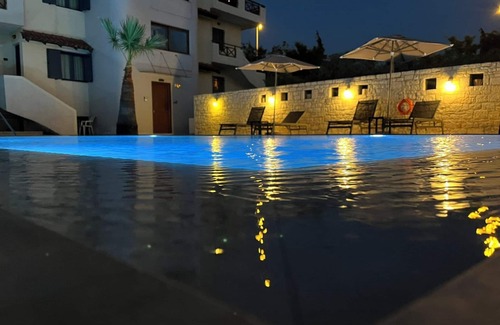 Karteros Apartment | Nancy Chara relaxing apartment semi floor