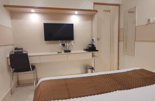 Madipakkam Hotel | Nandhavanam A Business Class Residency