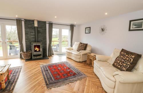 Garn Fadryn House | Nant Y Felin Lodge