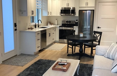 Okanagan-Similkameen Apartment | Naramata Sunset Oasis : Couples romantic getaway. n