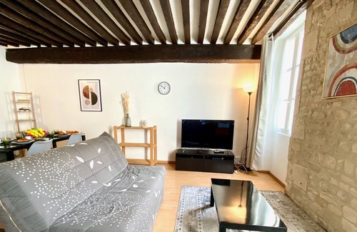 Centre Ancien Apartment | Nashira YourHostHelper