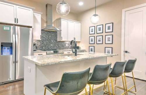 Nashville House | Nashville Retreat | 11 Beds Hot Tub Pool Table
