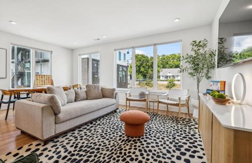 Nashville Apartment | Nashville Townhouse with Rooftop & Modern Comfort