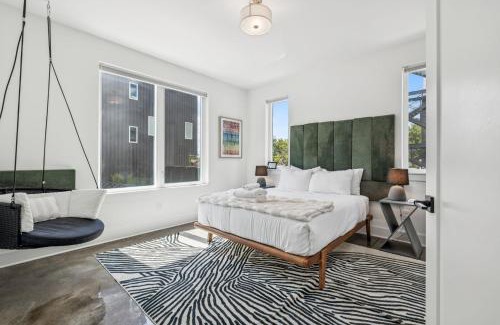 Nashville Apartment | Nashville Townhouse with Rooftop & Modern Comfort