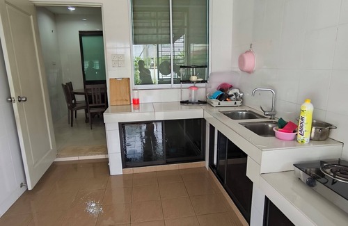 Kuching House | Natol Homestay - Moyan Batu Kawa