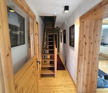 Muerlenbach House | Natur und Wellness 'auf der Hardt' -Jacuzzi- Sauna- Kinderausstattung- Alleinlage im Wald