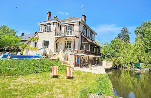 Buno-Bonnevaux House | Natural mill and a change of scenery on the water's edge