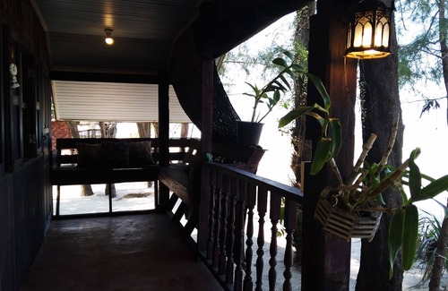 Ban Samphao House | Natural High Beach Cafe & Homestay