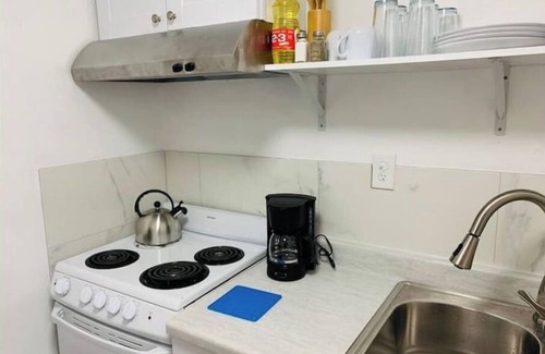 San Leandro House | Natural Light 1 Bedroom In-Law Unit w/Washer/Dryer