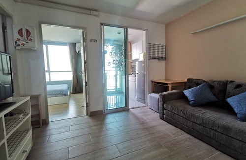 Chom Phon Condo | Natural light, Entire room near MRT Ladprao 500m