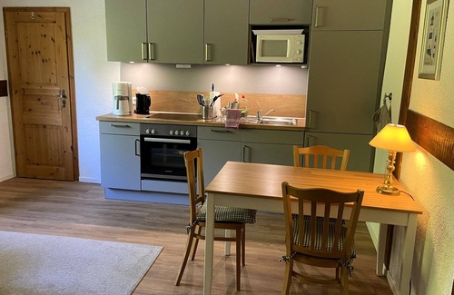 Malzow Apartment | Nature and tranquillity - in a historic thatched farmhouse with a large garden