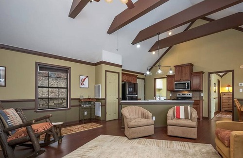 Lynn House | Nature's Getaway | Cozy, 3BR Mountaintop Cabin with Fire Pit and Fenced Yard