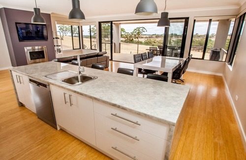 Clare Villa | Neagles Retreat Villas 1-2 bedrooms