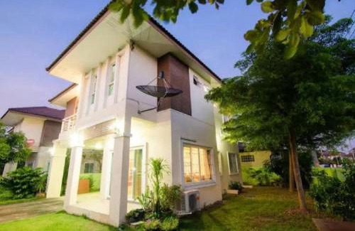 Pa Daet House | Near airport cozy home