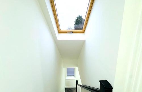 Quinton Apartment | Near Birmingham - Quiet Retreat - Private Parking