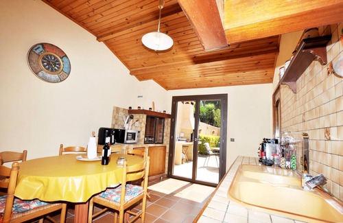 Rivesaltes Villa | Near Château de Salses and beach, swimming pool, equipped kitchen and Wi-Fi