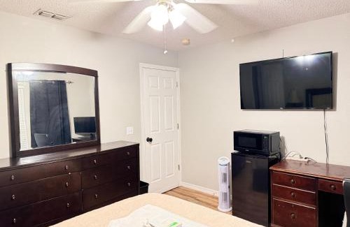 Winter Garden House | Near Disney cozy quiet place can stay up to 4 people