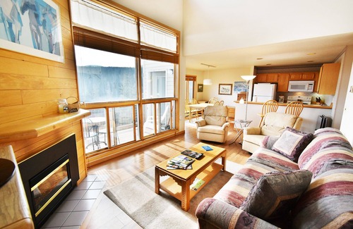 Wildernest Condo | Near Hiking Trails. Easy Drive to Shops, Dining, Rec Center Pools, Events