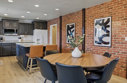 Northridge House | Near Lindon Wedding Venues- The Homebody Club- Sleeps 16, Xbox, Poker, 6 Bed