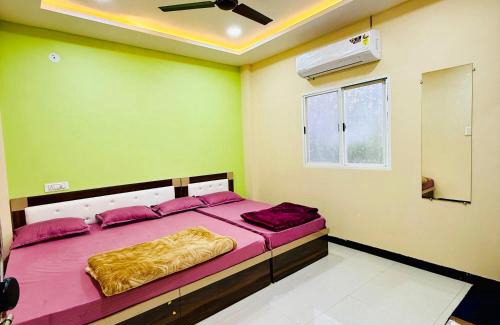 Ujjain Hotel | Near Mahakal Temple BUDGET HOTEL V R , UJJAIN, Fully Air conditioned Rooms with Wifi and Parking, Best Hotel IN Ujjain