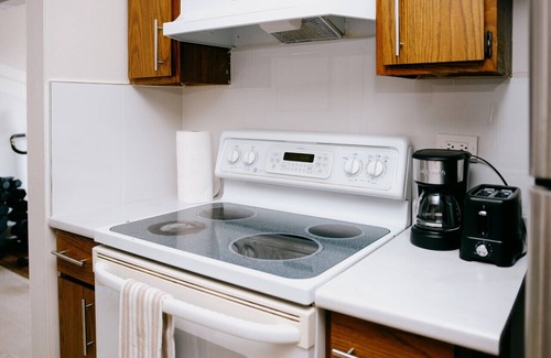 O'Hare Apartment | Near O`hare Personal Gym & Balcony Safe Area