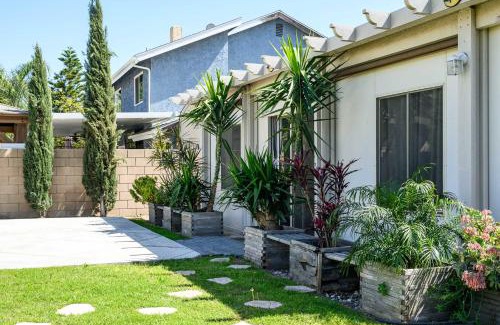 Ontario House | Near ONT Ontario Oasis Designer Home w Garden Park