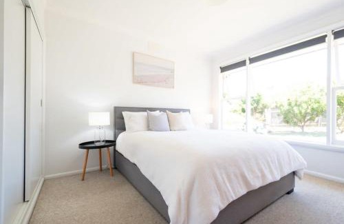Kings Meadows House | Near the CBD Perfect for Large Groups & Parking