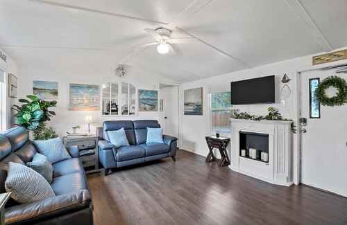 Lake Dallas House | Near Water Lake Dallas Home with Furnished Patio!