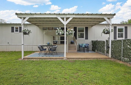 Lake Dallas House | Near Water Lake Dallas Home with Furnished Patio!