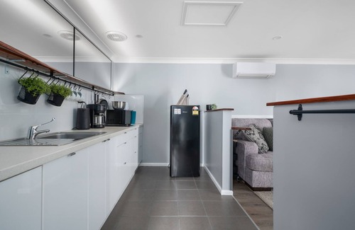 Bathurst Apartment | Neat & Tidy Studio with Firepit near Bathurst CBD