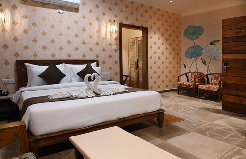 Pachmarhi Resort | Neelam Foresteria Resort