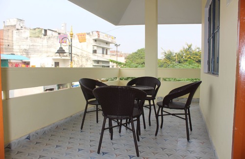 Lanka House | Neerja Guest House, super closer to Assi Ghat and famous temples