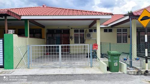 Gambang House | Neesa Homestay Bukit Gambang-Muslim