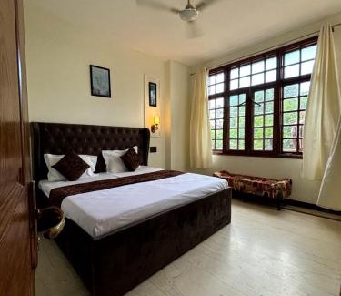 DLF Phase 3 House | Nest Guest house