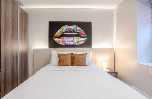 Gay Village Hotel | Nest Queen – Downtown MTL Stay