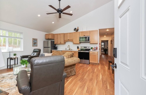 Meadow Lakes House | Nestled Between Two Lakes Relaxing 2-bed house w/Wi-Fi in charming Meadow Lakes