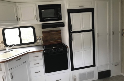 Okanagan-Similkameen House | Nestled in a little vineyard, melt away your stress in this quiet retreat.