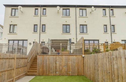 Port Erin Apartment | Nestled in a peaceful location, just 100 yards from the promenade, Bradda Place is an exclusive mode