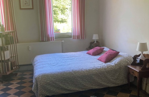 Le Roeulx Bed & Breakfast | Nestled in a wood, 5 minutes from the E19 and E42 freeways