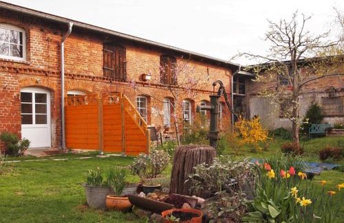 Mesekenhagen Apartment | NEU Fewo im Bauernhaus mit idyllischem Innenhof und Naturgarten