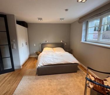 Kleinmachnow Apartment | Neue 2 Zimmer Wohnung im Grünen mit Terrasse und Platz