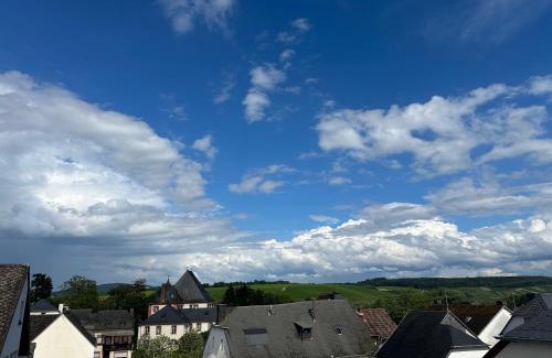 Bekond Apartment | Neue Fewo mit Schlossblick - Urlaub im Wein- und Ferienort Bekond