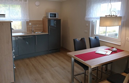 Windischeschenbach Apartment | Neuwertiges App. im Waldnaabtal mit eigener Terrasse und Liegewiese