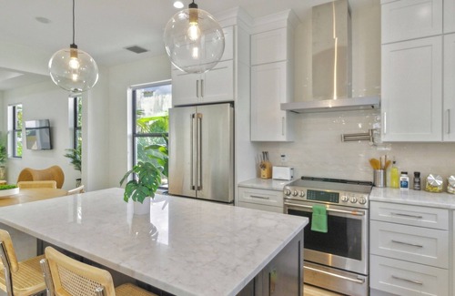 Southwest House | NEW 2BR 2BA Modern Palm Beach Cottage