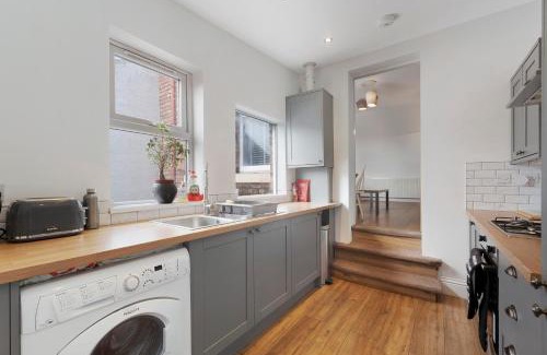 Heaton House | New! 2BR in Biddlestone road