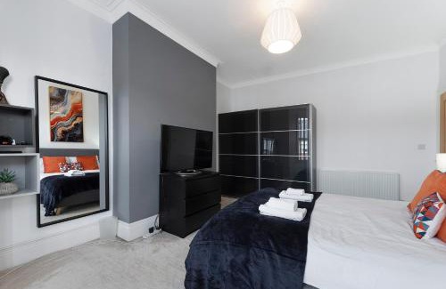 Heaton House | New! 2BR in Biddlestone road