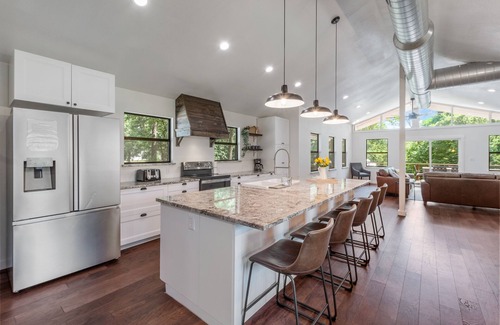 Seven Points House | New! 3 Acre, 5bd/5bth Lakehouse w/Hot tub & Cinema