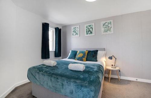 Stockton-on-Tees House | NEW! 3 Bed Home in Stockton-on-tees City Centre by Stay With Us, Ideal for Families & Large Groups, SLEEPS 5!
